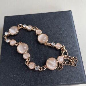 Elegant Gold and Cream Bracelet